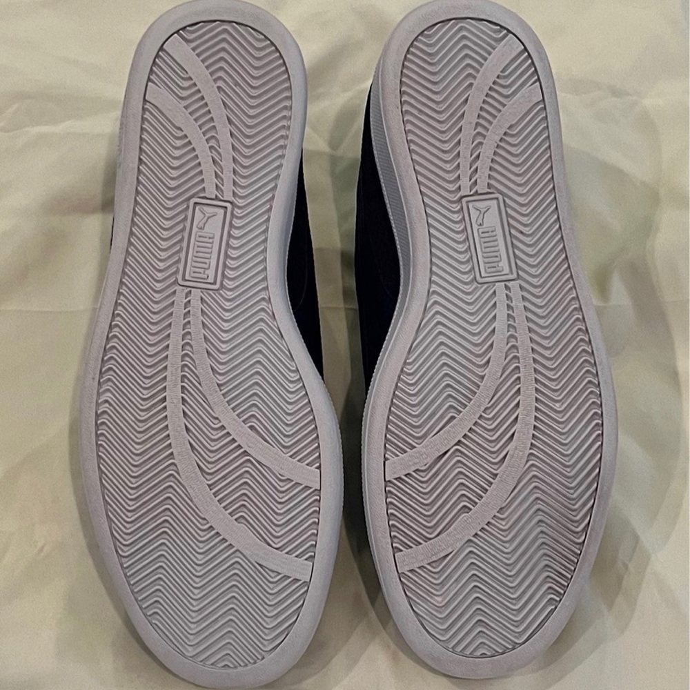 Navy Blue Puma Shoes - Like New - Picture 5 of 6